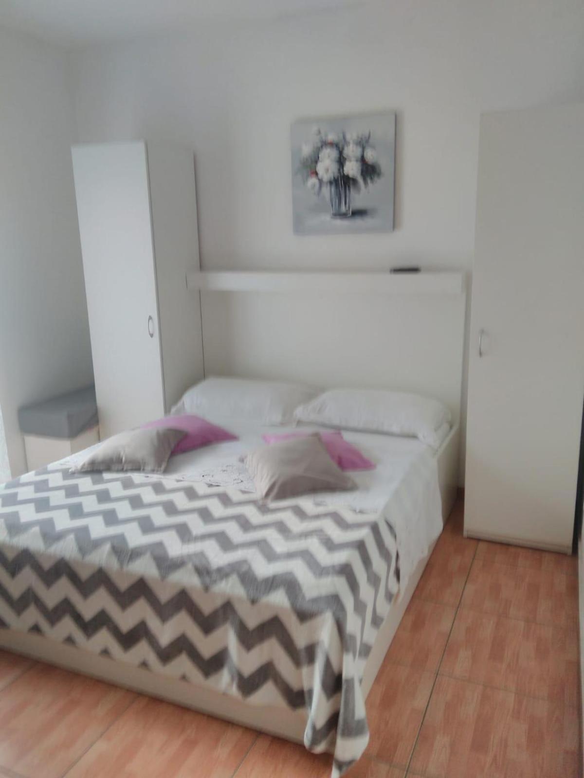 Apartments By The Sea Drvenik Donja Vala, Makarska - 6701 Room photo